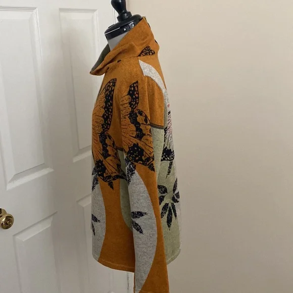 Butterfly Print Cowl Neck Top - Picture 4 of 6